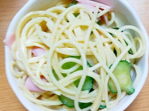 ハムときゅうりのパスタサラダ